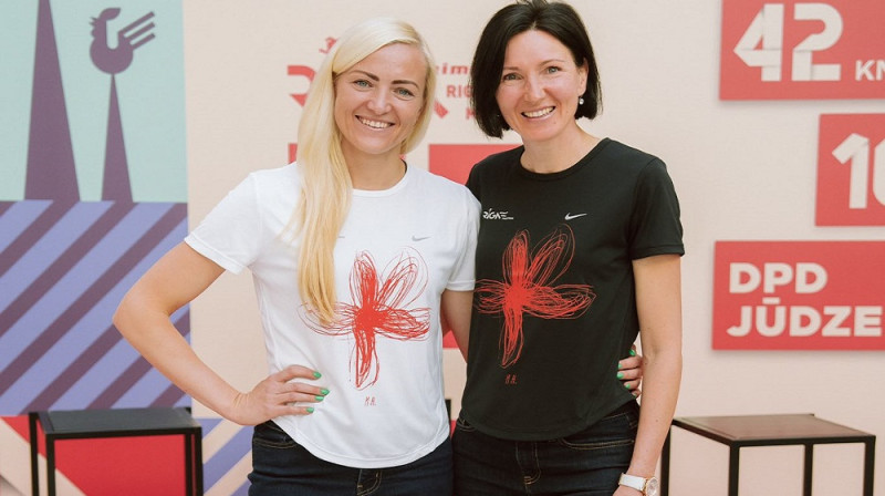 Anita Siliņa un Jeļena Prokopčuka. Foto: Guntis Bērziņš.