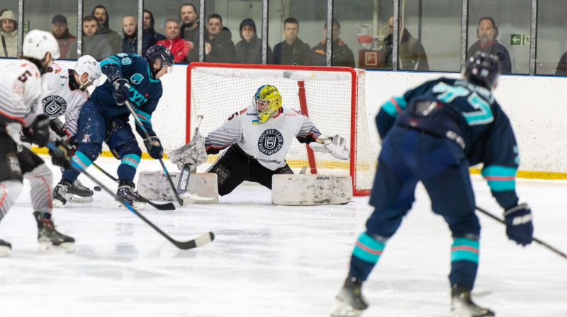 Deniss Berdniks (Nr. 77) cīņā Ukrainas čempionāta finālā. Foto: HC Kyiv Capitals
