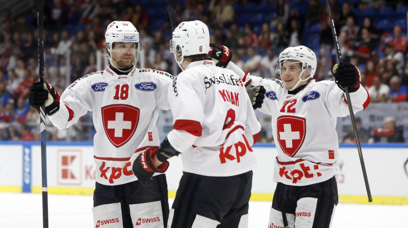 Šveices valstsvienības hokejisti Eirotūres posmā Brno. Foto: David Černý/Reuters/Scanpix