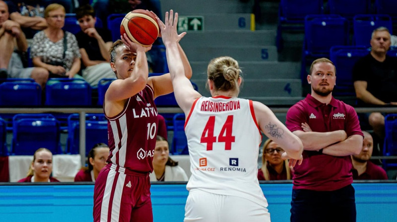 Aleksa Gulbe un Matīss Rožlapa 2025. gada 5. jūnijā Brno. Foto: Vaclav Mudra