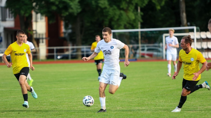 Markuss Kalniņš uzbrukumā. Foto: Ogres Ziņas