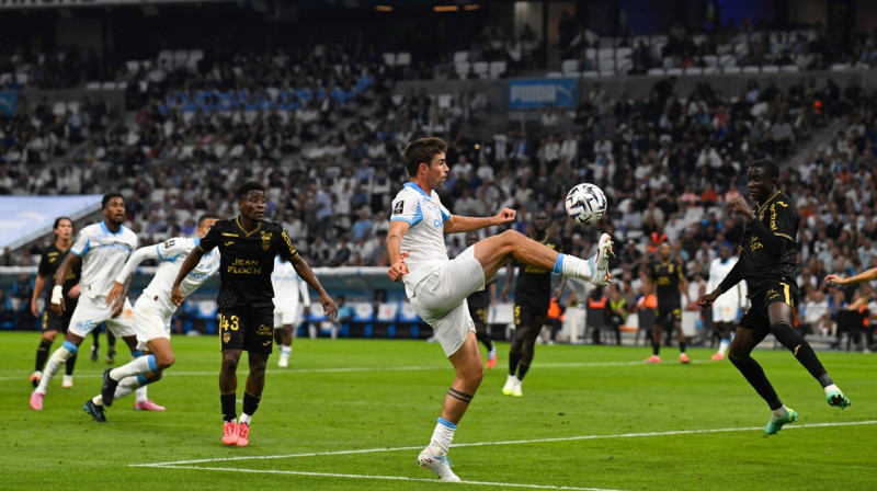 Mirklis no Marseļas un Lorjānas komandu spēles. Foto: SIPA/Scanpix