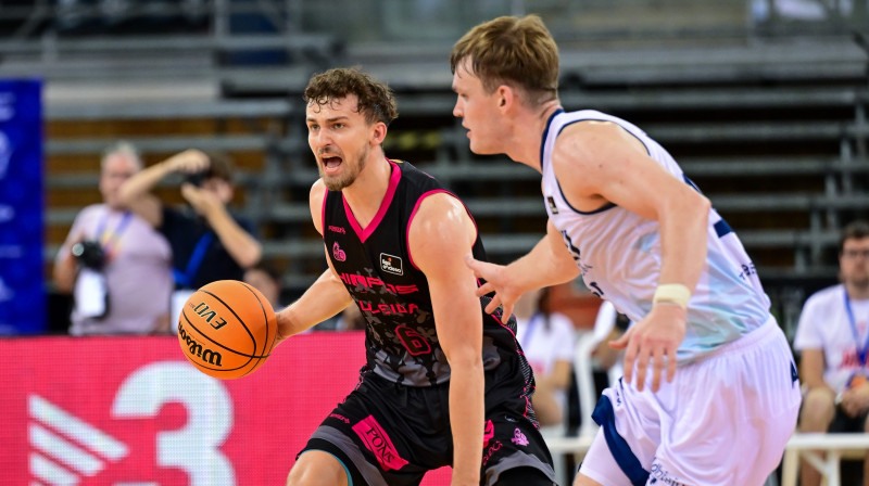 Kristers Zoriks un Mārcis Šteinbergs. Foto: Gus Carrasco/Federació Catalana de Basquetbol (FCBQ)