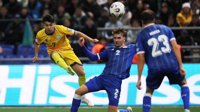 Mirklis pirms Galimžans Kenžebeks panāks 3:0 Kazahstānas labā spēlē pret Lihtenšteinas valstsvienību. Foto: Pavel Mikheyev/Reuters/Scanpix