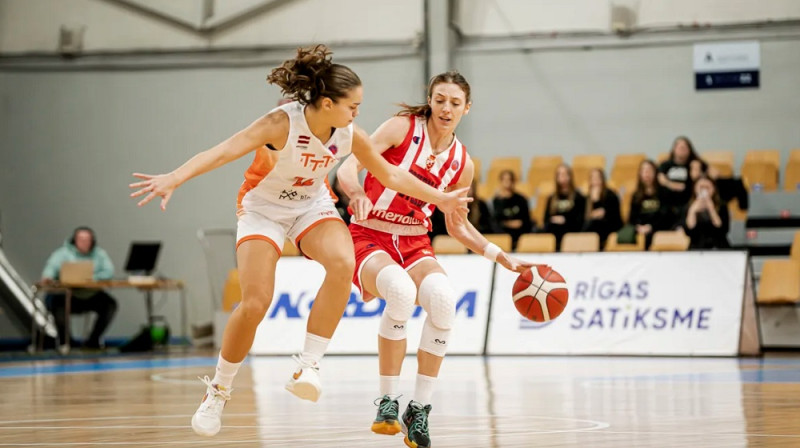 Enija Ķīvīte "EuroCup Women" spēlē 2025. gada 9. oktobrī. Foto: Renārs Koris