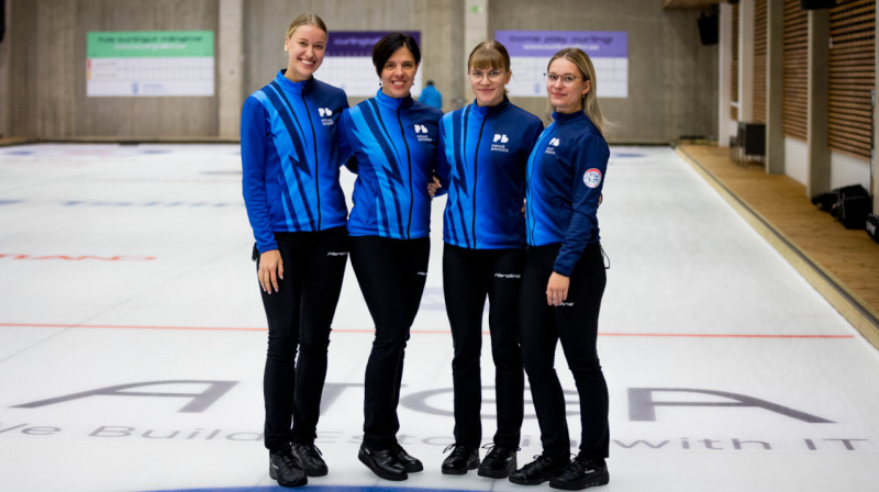 No kreisās: Betija Gulbe, Daina Barone, Evelīna Barone, Rēzija Ieviņa
Foto: Curling Tallinn / Andres Mets