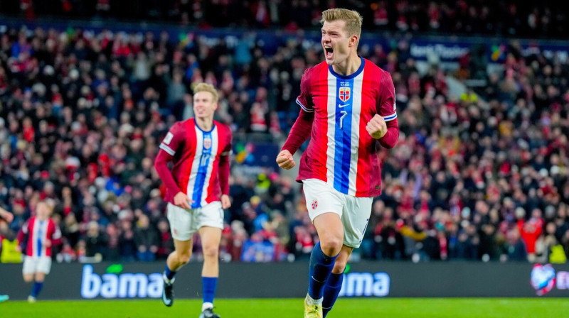 Aleksanders Sērlots pēc vārtu guvuma cīņā pret Igaunijas valstsvienību. Foto: Fredrik Varfjell/NTB/Scanpix