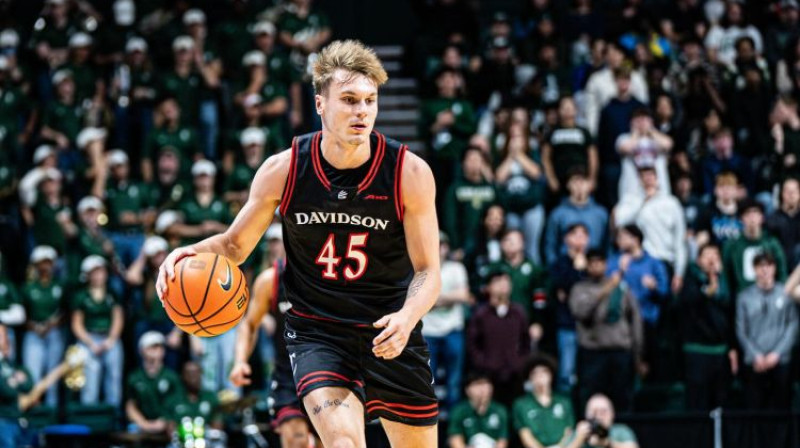 Roberts Blūms. Foto: Davidson College Men's Basketball