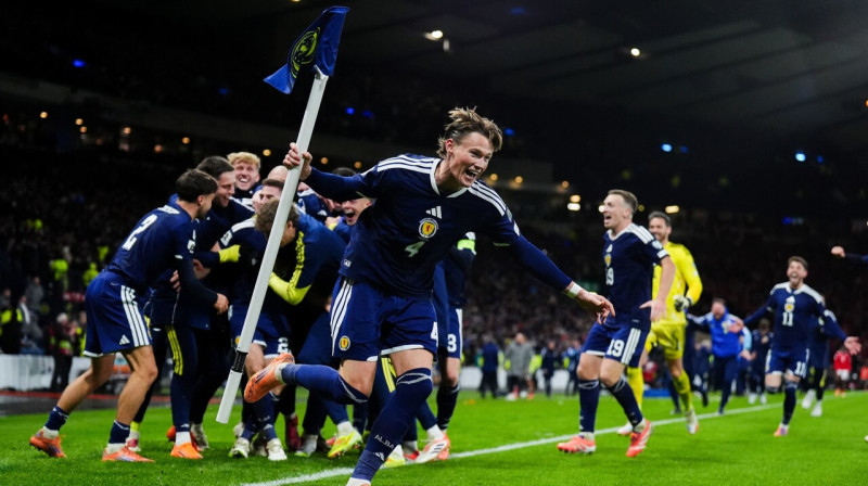 Skots Maktominejs pēc savas izlases ceturtā vārtu guvuma cīņā pret Dānijas valstsvienību Glāzgovā. Foto: Andrew Milligan/PA Wire/Scanpix