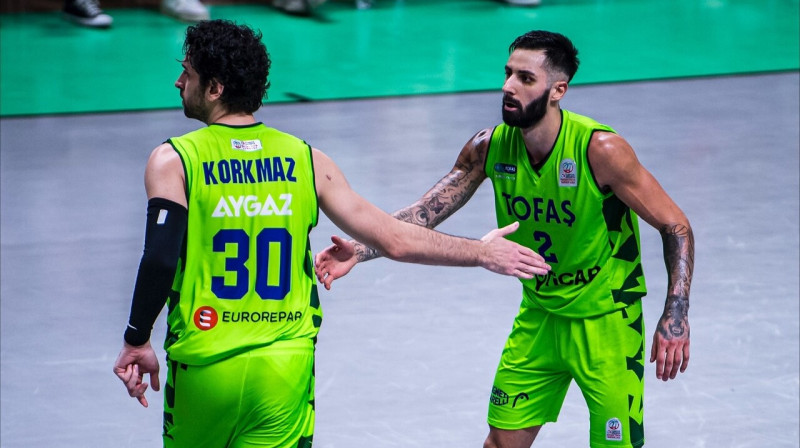 Bursas "Tofaş" vilcējspēki Furkans Korkmazs un Alekss Peress-Kaufmans. Foto: Tofaş SK