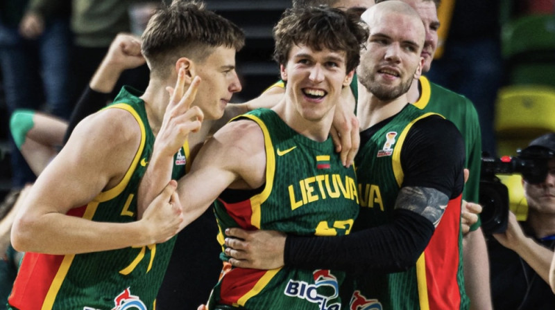 Igns Sargiūns (vidū). Foto: FIBA