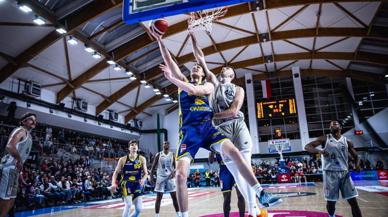 Mareks Mejeris uzbrukumā. Foto: Rafał Jakubowicz