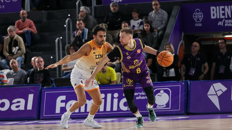 Ingus Jakovičs ar bumbu. Foto: Víctor Quintana