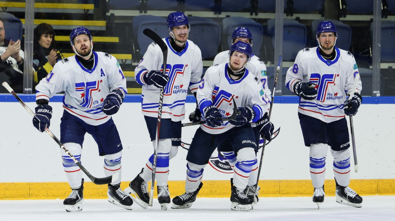 Ustjkamenogorskas (Eskemenas) "Torpedo" hokejisti pēc vārtu guvuma IIHF Kontinentālā kausa finālposmā Notingemā. 
Foto: Henning von Jagow/Zumapress.com/Scanpix