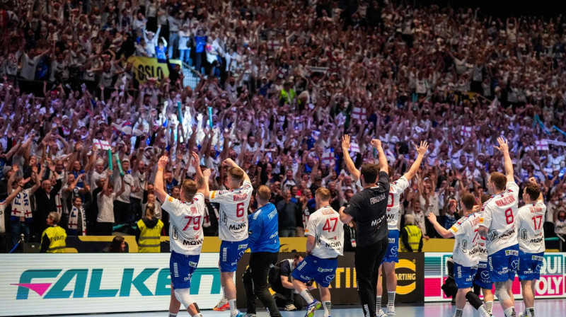 Fērieši pēc pirmās uzvaras Eiropas meistarsacīkšu finālturnīrā rokasbumbā. Foto: Cornelius Poppe/AFP/Scanpix