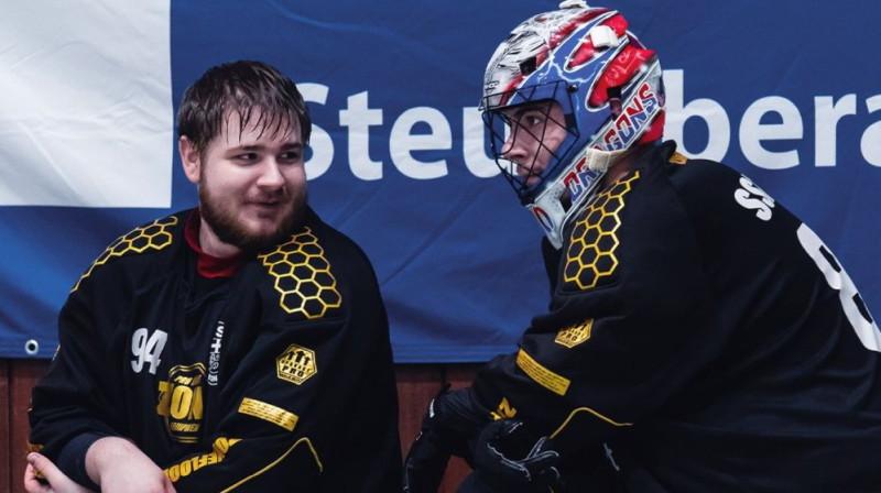 Kristaps Novikovs (no labās), foto: Stefan Wiede