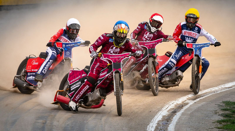 "Lokomotīves" duets tūliņ pārņems vadību.