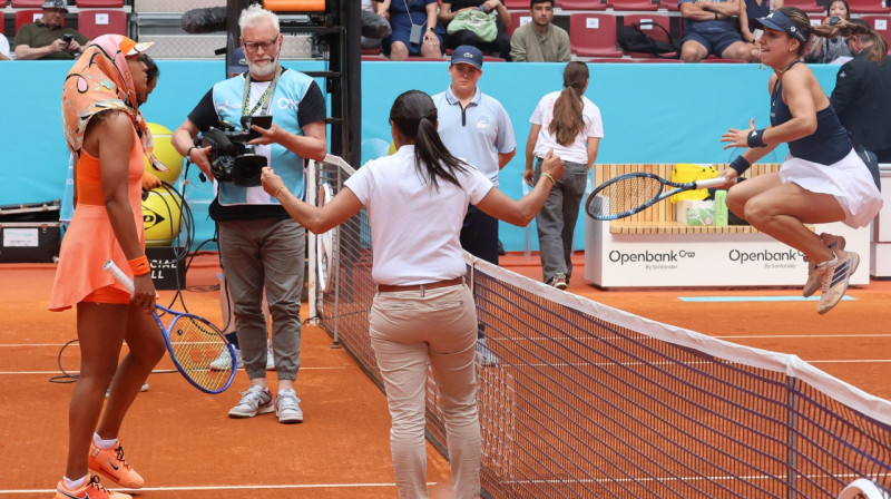 Naomi Osaka stājas pretī Kamilai Osorio. Foto: PSNEWZ/SIPA/Scanpix