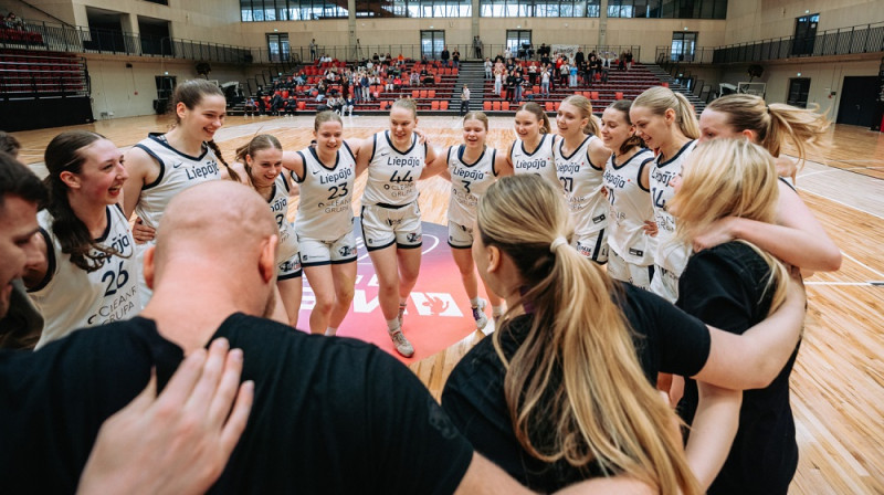 Liepājas basketbolistes 2026. gada 12. aprīlī. Foto: Edvards Dominiks Janītis