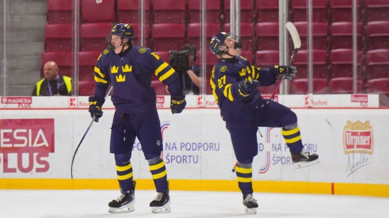 Zviedrijas U18 izlases hokejisti Foto: IIHF