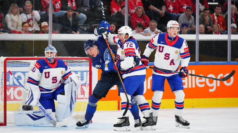 Cīņa pie amerikāņa Džozefa Volla vārtiem. Foto: André Ringuette/IIHF