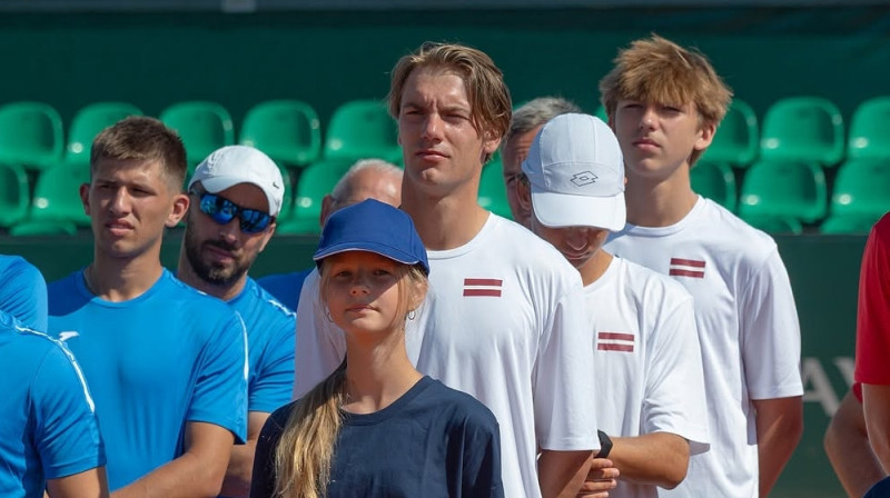 Roberts Štrombahs centrā. Foto: National Tennis Federation of Moldova