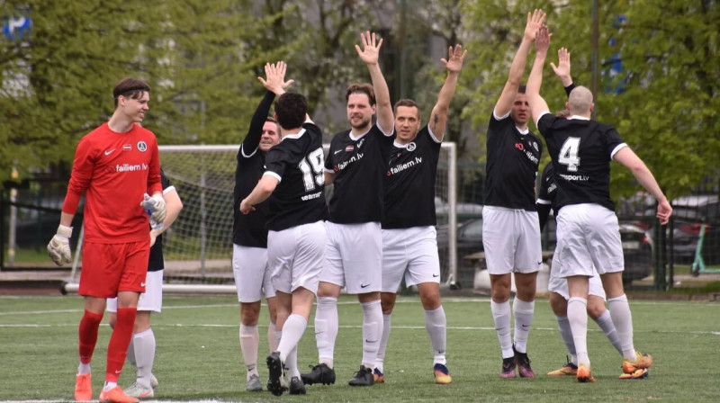 Rīgas "Aliances" futbolisti, tostarp Ēriks Kristsons. Foto: FK Aliance
