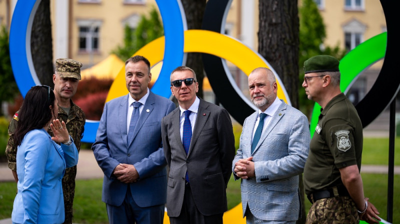 Edgars Rinkēvičs un Raimonds Lazdiņš. Foto: LOK