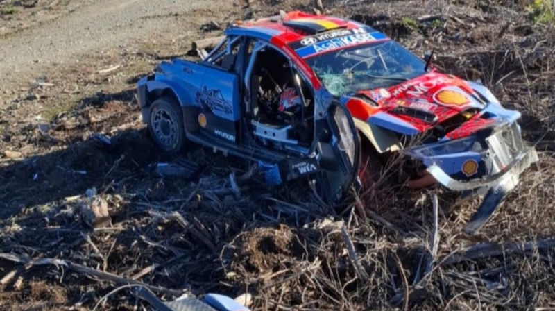 Tjerī Noivila auto pēc avārijas. Foto: AG Rally
