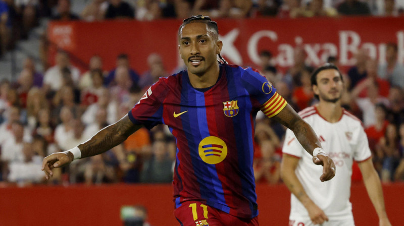 "Barcelona" uzbrucējs Rafinja svin vārtu guvumu pret "Sevilla". Foto: REUTERS/Marcelo Del Pozo/Scanpix
