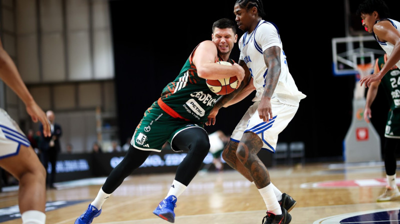 Rihards Lomažs uzbrukumā. Foto: Filip Barbalić/Olimpija Ljubljana