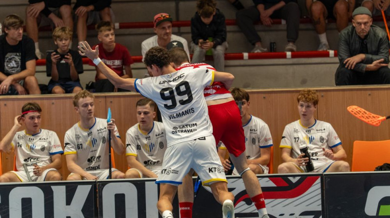 Rūdolfs Vilmanis (#99), foto: BA Sokoli Pardubice