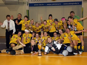 Latvijas čempionātā florbolā dāmām triumfē "Rubene"
