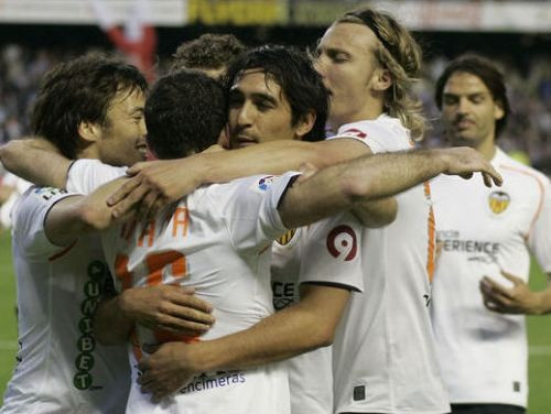 "Valencia" spēles galotnē pārspēj "Sevilla"
