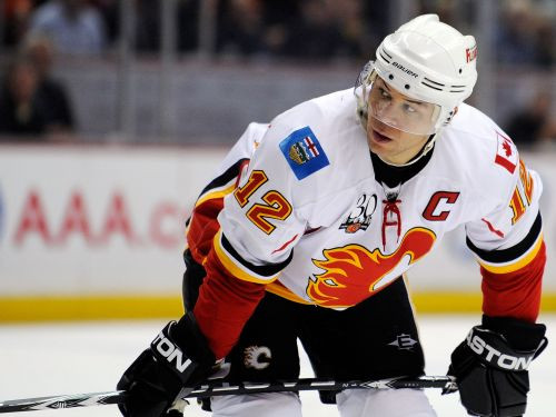 "Penguins" iegūst "Flames" kapteini Džeromu Iginlu