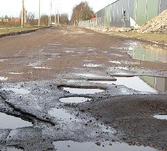 Ziņo, ja ieraugi bedri, kas apdraud satiksmes drošību