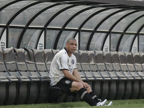 ''Corinthians'' fani: ''Ronaldo, sāc spēlēt, te nav kūrorts!''