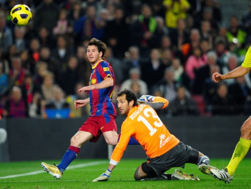 Kārtas centrālajā mačā "Barcelona" tiek galā ar "Villarreal"