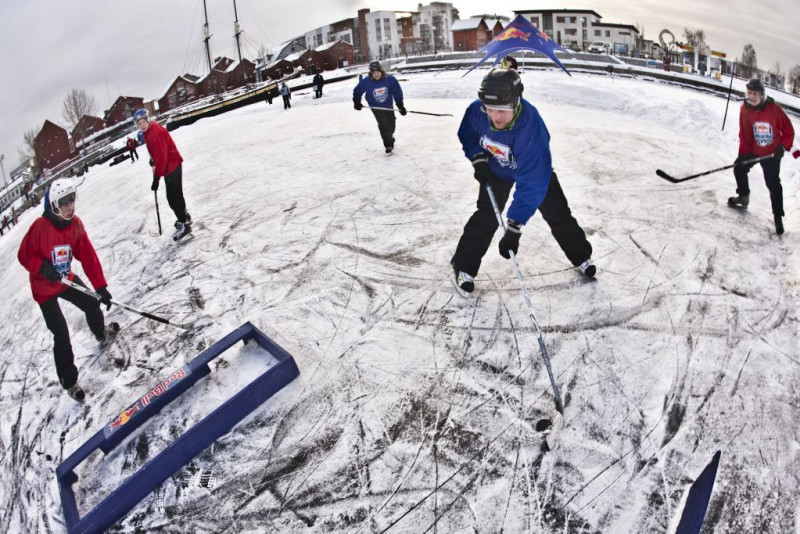 Vēl 3 dienas var pieteikties dīķu hokeja čempionātam "Red Bull Open Ice"