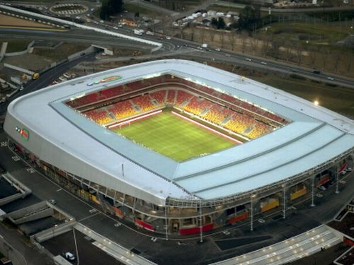 "Rennes" vārtos stājas pussargs, Lemānā atklāj jauno stadionu