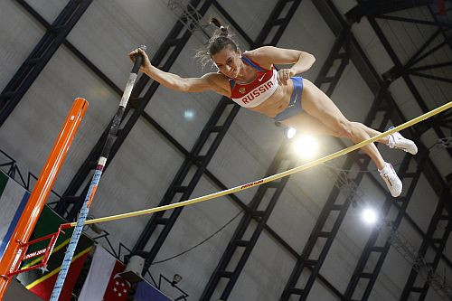 Isinbajeva atgriežas ar sezonas labāko rezultātu – 4.81 m