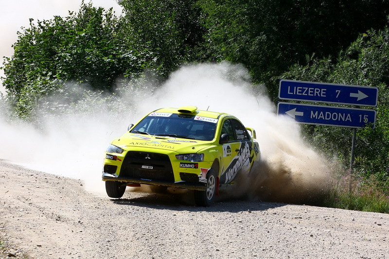 Rallijsprintā "Gulbis 2011" uzvar Vorobjova un Aruma ekipāžas