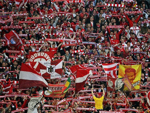 "Bayern" fanu pārītis tribīnēs pieķerts nodarbojamies ar seksu