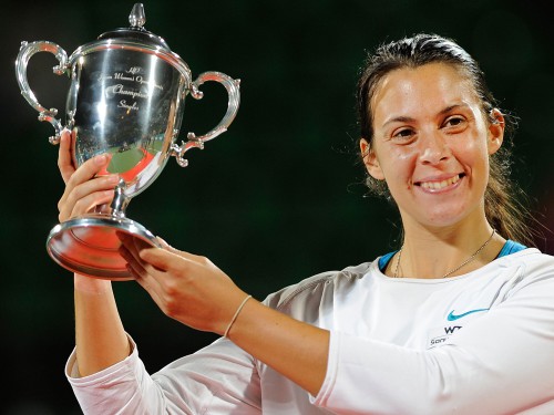 Bartoli triumfē Osakā, Kvitova - Lincā