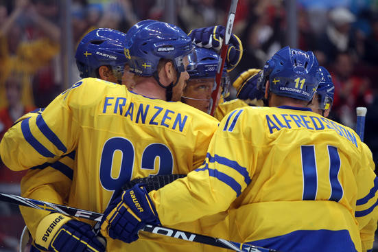 Zviedrija rezultatīvā spēlē izcīna trešo uzvaru