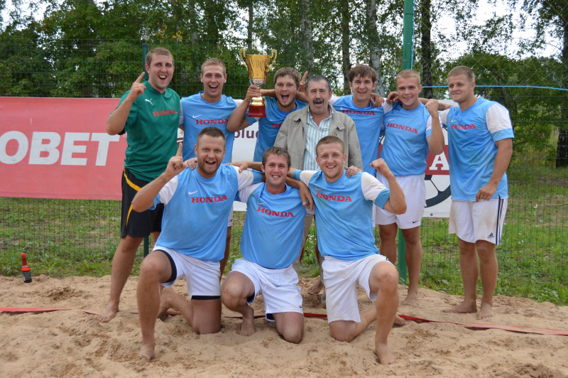 Latvijas kausu pludmales futbolā izcīna "Honda"