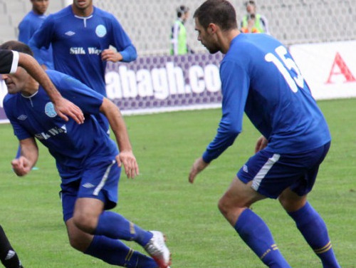 Maksimenko nespēlē "play-off", Kļava turpina krāt uzvaras