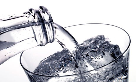 Cik daudz un kā drīkst dzert ūdeni treniņa laikā