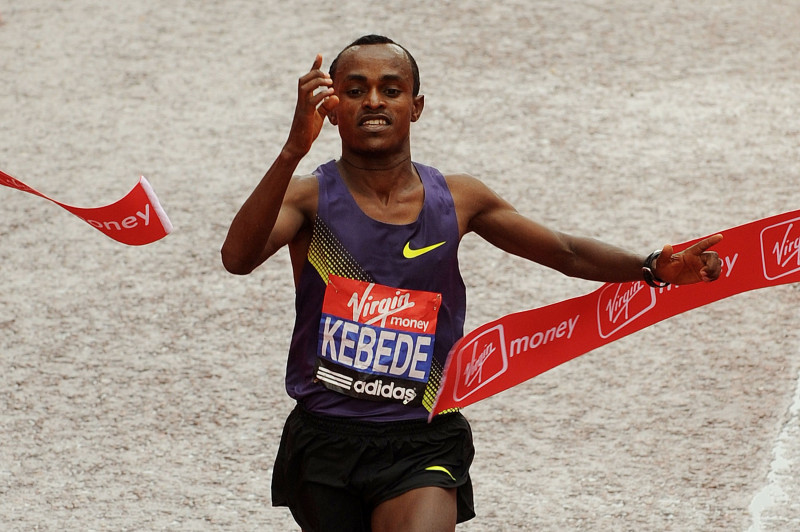 Londonas maratonā triumfē Kebede un Jeptū, pasaules rekordists tikai 11. vietā