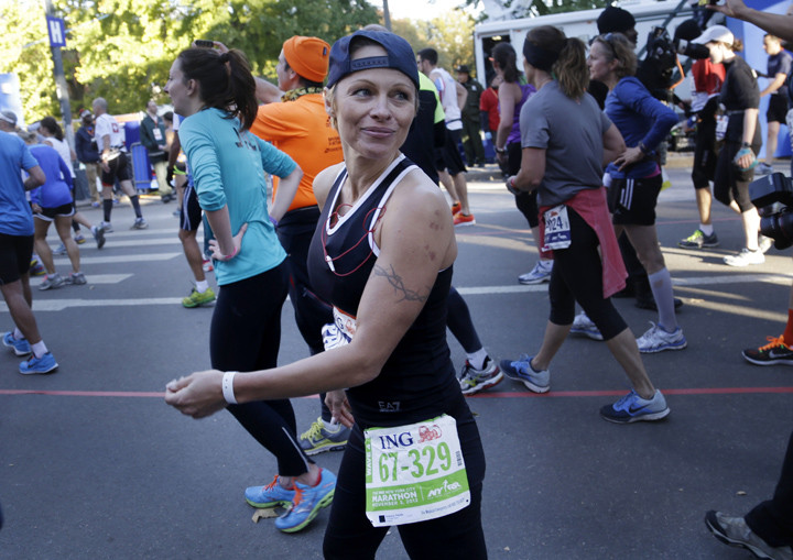 Pamela Andersone labdarības vārdā noskrien Ņujorkas maratonu